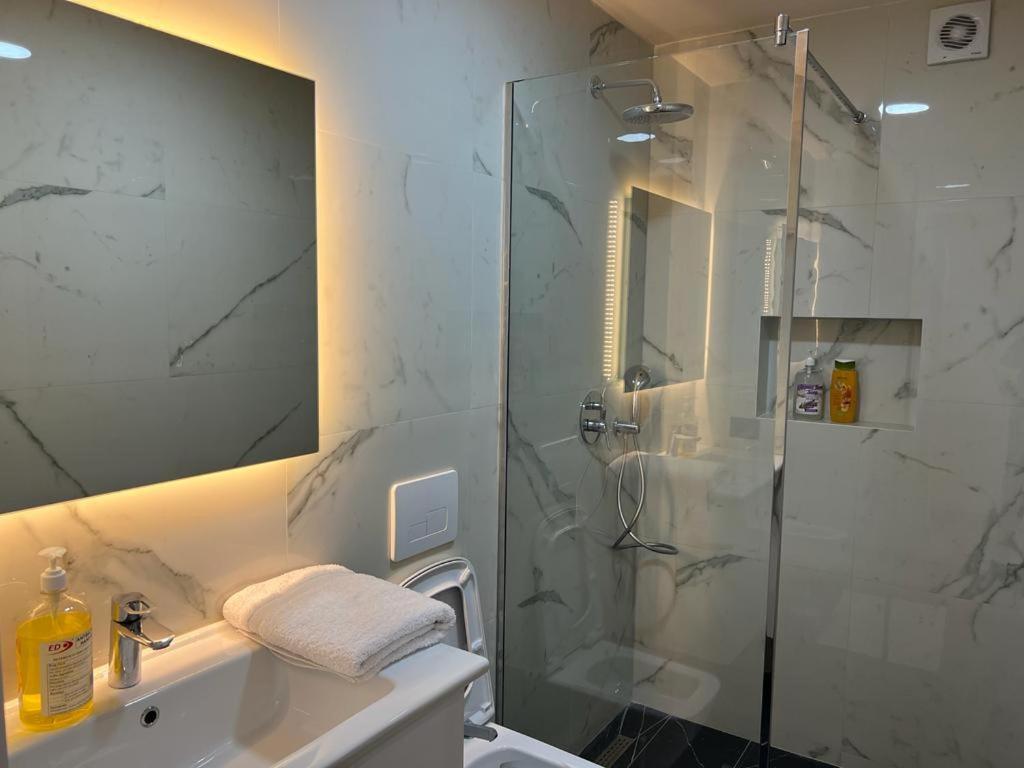 Djakbe Hotel Tirana Zewnętrze zdjęcie